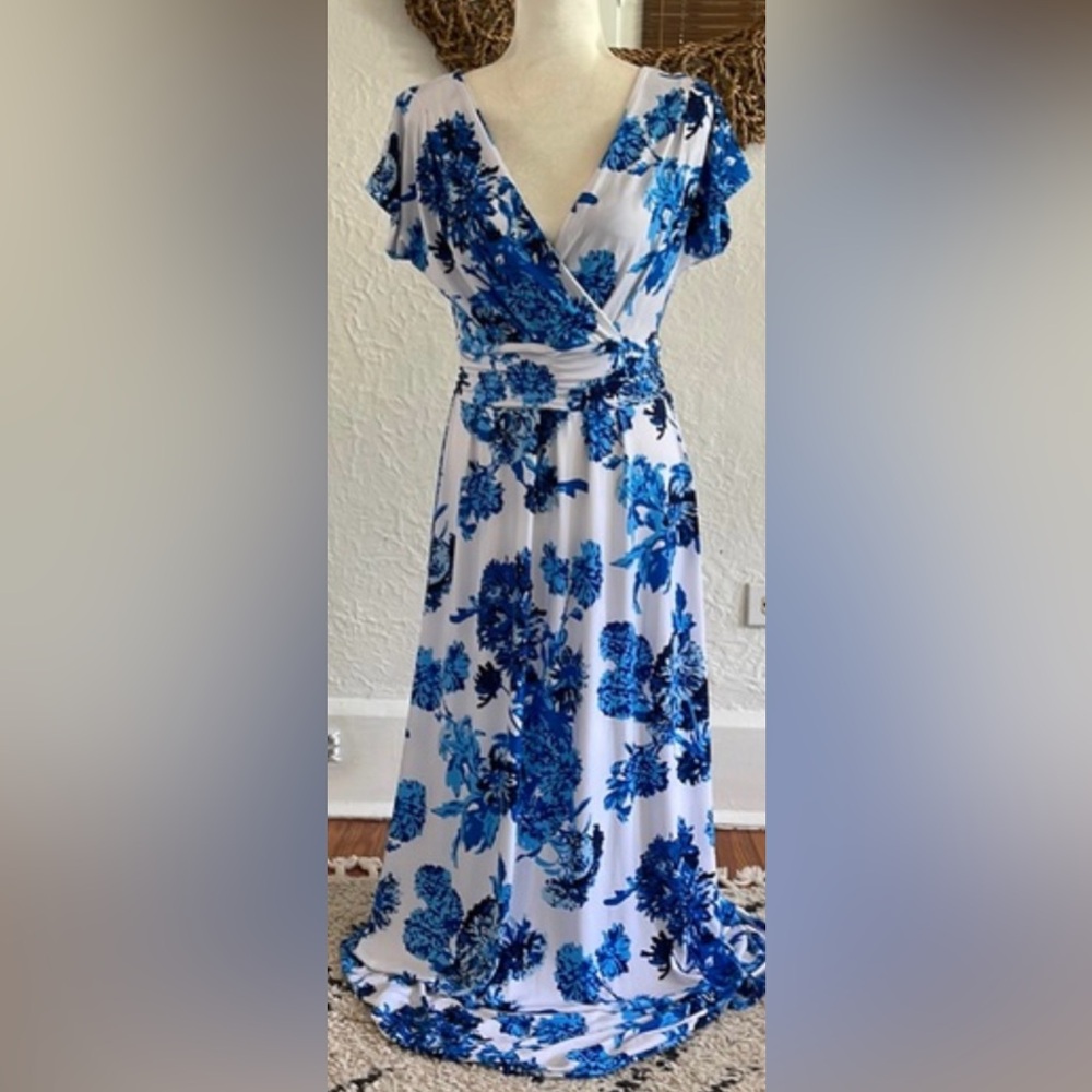 IMAN Global Chic Blue Floral Maxi Dress NWT 🌴
